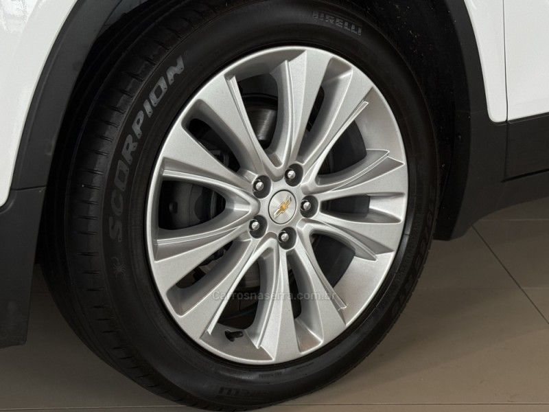 CHEVROLET TRACKER 1.4 16V PREMIER TURBO 2018/2018 GRIFFCAR MULTIMARCAS DOIS IRMÃOS / Carros no Vale