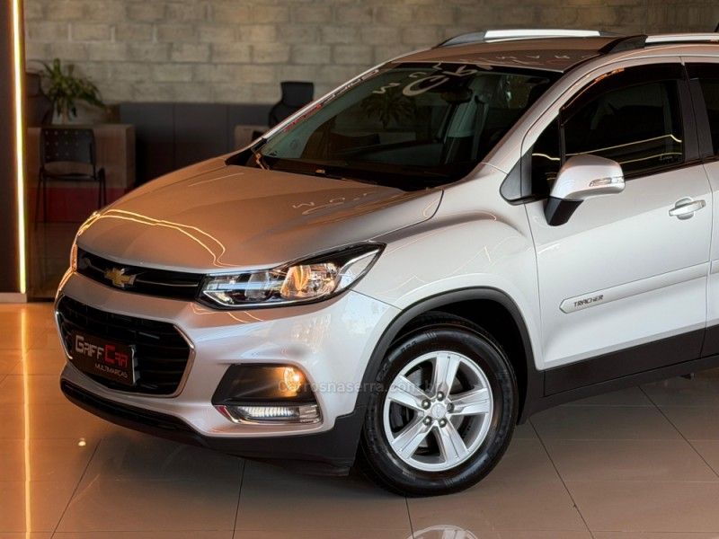 CHEVROLET TRACKER 1.4 16V TURBO LT 2019/2019 GRIFFCAR MULTIMARCAS DOIS IRMÃOS / Carros no Vale