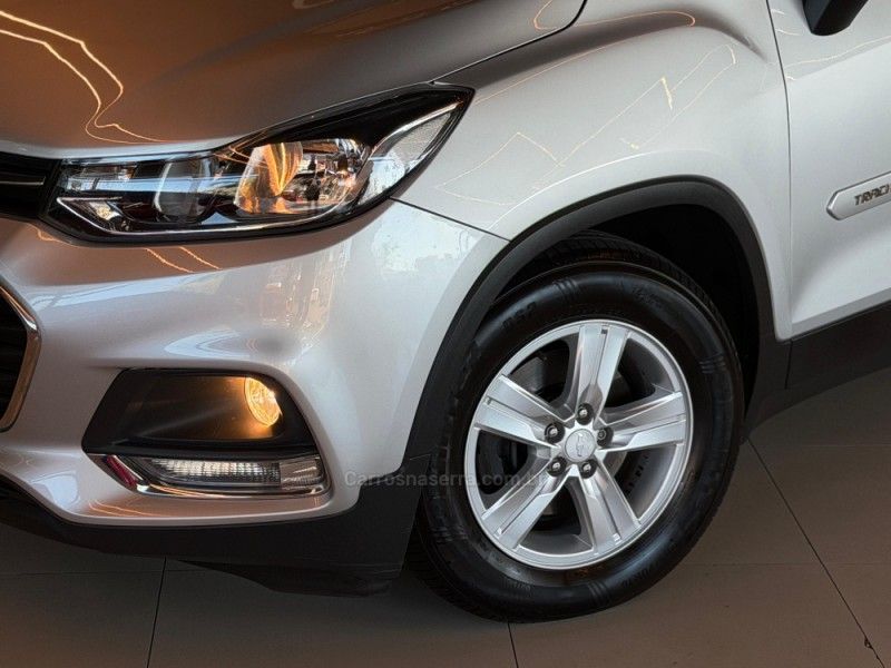 CHEVROLET TRACKER 1.4 16V TURBO LT 2019/2019 GRIFFCAR MULTIMARCAS DOIS IRMÃOS / Carros no Vale