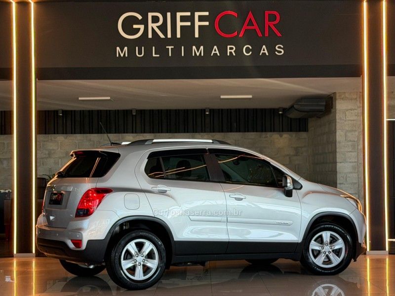 CHEVROLET TRACKER 1.4 16V TURBO LT 2019/2019 GRIFFCAR MULTIMARCAS DOIS IRMÃOS / Carros no Vale