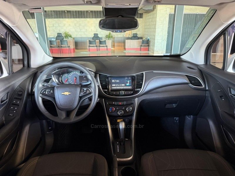 CHEVROLET TRACKER 1.4 16V TURBO LT 2019/2019 GRIFFCAR MULTIMARCAS DOIS IRMÃOS / Carros no Vale