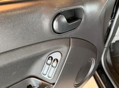 FORD FIESTA 1.0 ROCAM SE 8V 2013/2014 GRIFFCAR MULTIMARCAS DOIS IRMÃOS / Carros no Vale