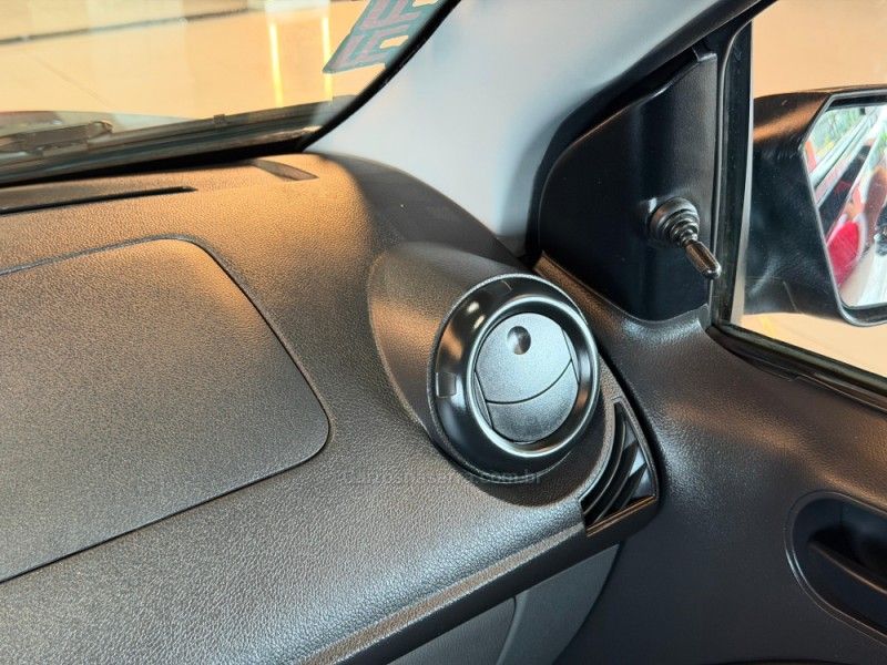 FORD FIESTA 1.0 ROCAM SE 8V 2013/2014 GRIFFCAR MULTIMARCAS DOIS IRMÃOS / Carros no Vale FORD FIESTA 1.0 ROCAM SE 8V 2013/2014 GRIFFCAR MULTIMARCAS DOIS IRMÃOS / Carros no Vale