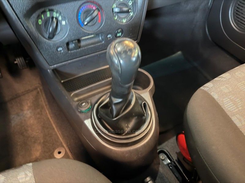 FORD FIESTA 1.0 ROCAM SE 8V 2013/2014 GRIFFCAR MULTIMARCAS DOIS IRMÃOS / Carros no Vale FORD FIESTA 1.0 ROCAM SE 8V 2013/2014 GRIFFCAR MULTIMARCAS DOIS IRMÃOS / Carros no Vale