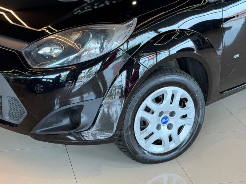 FORD FIESTA 1.0 ROCAM SE 8V 2013/2014 GRIFFCAR MULTIMARCAS DOIS IRMÃOS / Carros no Vale FORD FIESTA 1.0 ROCAM SE 8V 2013/2014 GRIFFCAR MULTIMARCAS DOIS IRMÃOS / Carros no Vale