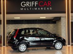 FORD FIESTA 1.0 ROCAM SE 8V 2013/2014 GRIFFCAR MULTIMARCAS DOIS IRMÃOS / Carros no Vale