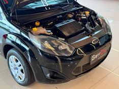 FORD FIESTA 1.0 ROCAM SE 8V 2013/2014 GRIFFCAR MULTIMARCAS DOIS IRMÃOS / Carros no Vale