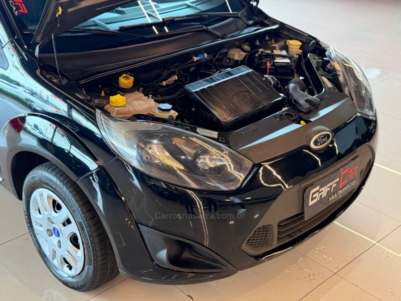 FORD FIESTA 1.0 ROCAM SE 8V 2013/2014 GRIFFCAR MULTIMARCAS DOIS IRMÃOS / Carros no Vale FORD FIESTA 1.0 ROCAM SE 8V 2013/2014 GRIFFCAR MULTIMARCAS DOIS IRMÃOS / Carros no Vale