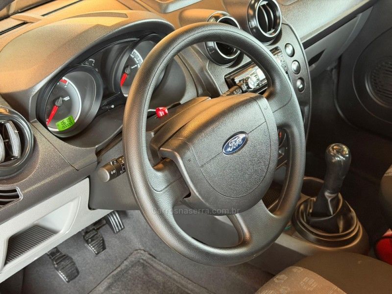 FORD FIESTA 1.0 ROCAM SE 8V 2013/2014 GRIFFCAR MULTIMARCAS DOIS IRMÃOS / Carros no Vale FORD FIESTA 1.0 ROCAM SE 8V 2013/2014 GRIFFCAR MULTIMARCAS DOIS IRMÃOS / Carros no Vale