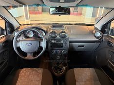 FORD FIESTA 1.0 ROCAM SE 8V 2013/2014 GRIFFCAR MULTIMARCAS DOIS IRMÃOS / Carros no Vale