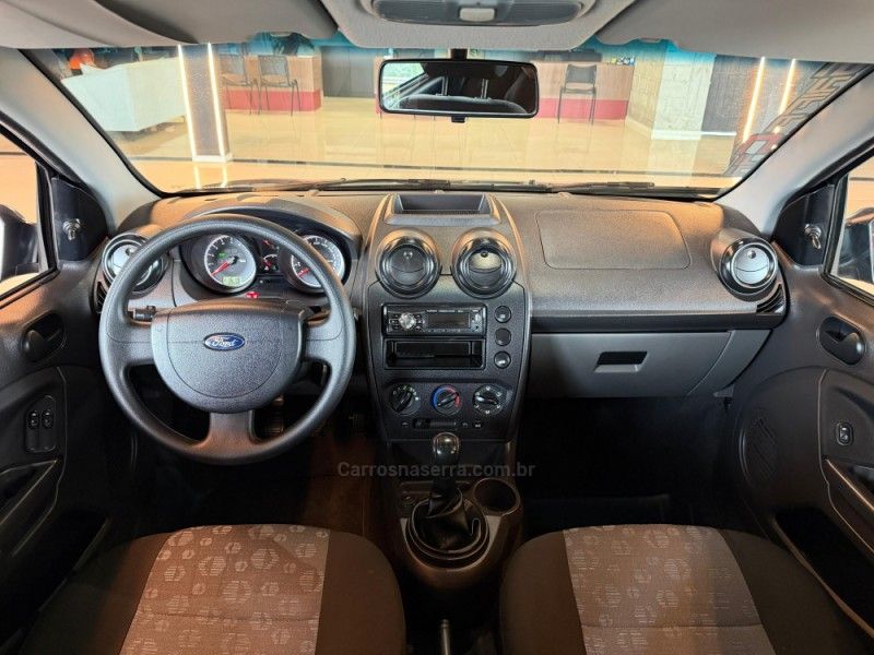 FORD FIESTA 1.0 ROCAM SE 8V 2013/2014 GRIFFCAR MULTIMARCAS DOIS IRMÃOS / Carros no Vale FORD FIESTA 1.0 ROCAM SE 8V 2013/2014 GRIFFCAR MULTIMARCAS DOIS IRMÃOS / Carros no Vale