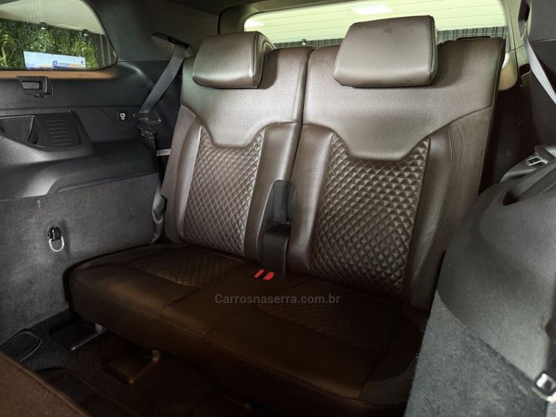 JEEP COMMANDER 1.3 OVERLAND T270 16V 4X2 TURBO 2023/2023 GRIFFCAR MULTIMARCAS DOIS IRMÃOS / Carros no Vale JEEP COMMANDER 1.3 OVERLAND T270 16V 4X2 TURBO 2023/2023 GRIFFCAR MULTIMARCAS DOIS IRMÃOS / Carros no Vale