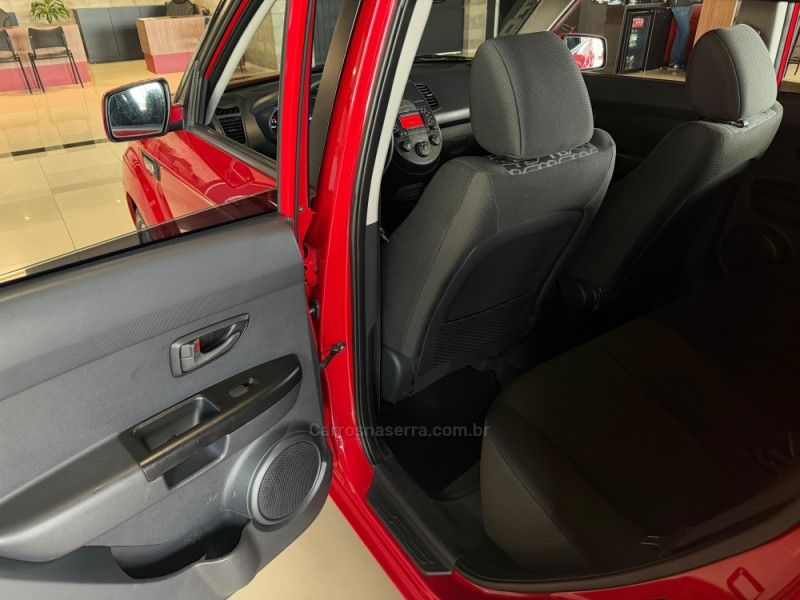 KIA SOUL 1.6 EX 16V 2009/2010 GRIFFCAR MULTIMARCAS DOIS IRMÃOS / Carros no Vale