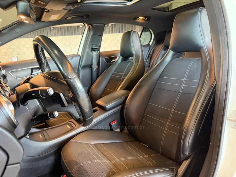 MERCEDES-BENZ GLA 200 1.6 CGI VISION 16V TURBO 2014/2015 GRIFFCAR MULTIMARCAS DOIS IRMÃOS / Carros no Vale