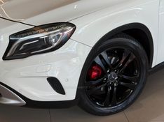 MERCEDES-BENZ GLA 200 1.6 CGI VISION 16V TURBO 2014/2015 GRIFFCAR MULTIMARCAS DOIS IRMÃOS / Carros no Vale