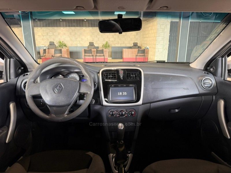 RENAULT SANDERO 1.6 EXPRESSION 8V 2015/2016 GRIFFCAR MULTIMARCAS DOIS IRMÃOS / Carros no Vale
