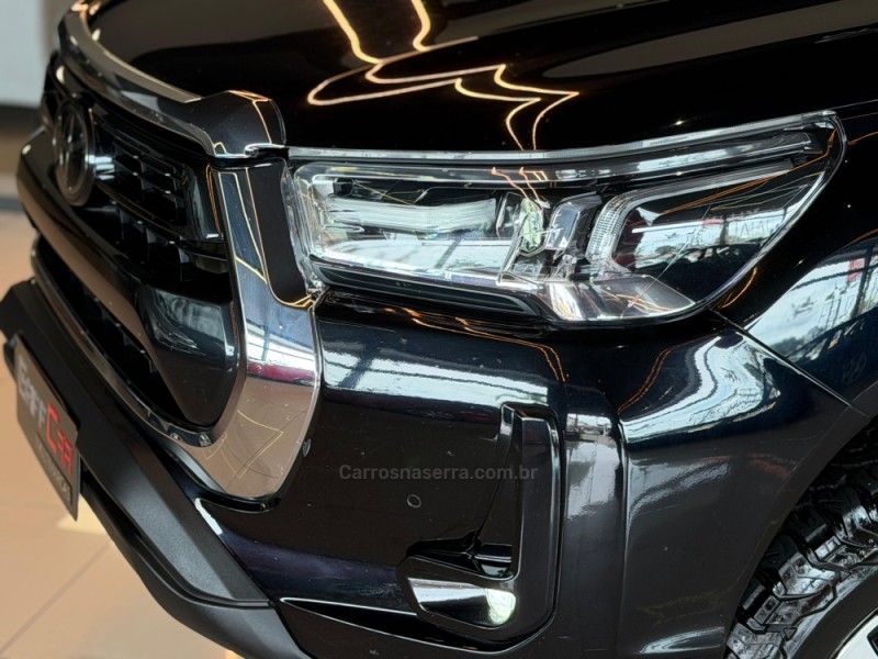 TOYOTA HILUX 2.8 SRX 4X4 CD 16V 2020/2021 GRIFFCAR MULTIMARCAS DOIS IRMÃOS / Carros no Vale