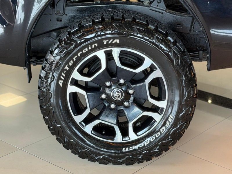 TOYOTA HILUX 2.8 SRX 4X4 CD 16V 2020/2021 GRIFFCAR MULTIMARCAS DOIS IRMÃOS / Carros no Vale