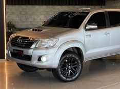 TOYOTA HILUX 3.0 SRV 4X4 CD 16V TURBO INTERCOOLER 2014/2014 GRIFFCAR MULTIMARCAS DOIS IRMÃOS / Carros no Vale