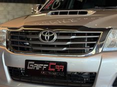 TOYOTA HILUX 3.0 SRV 4X4 CD 16V TURBO INTERCOOLER 2014/2014 GRIFFCAR MULTIMARCAS DOIS IRMÃOS / Carros no Vale