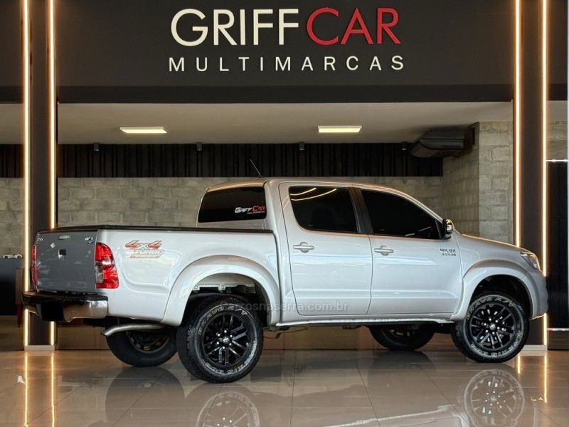 TOYOTA HILUX 3.0 SRV 4X4 CD 16V TURBO INTERCOOLER 2014/2014 GRIFFCAR MULTIMARCAS DOIS IRMÃOS / Carros no Vale TOYOTA HILUX 3.0 SRV 4X4 CD 16V TURBO INTERCOOLER 2014/2014 GRIFFCAR MULTIMARCAS DOIS IRMÃOS / Carros no Vale
