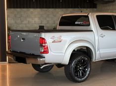 TOYOTA HILUX 3.0 SRV 4X4 CD 16V TURBO INTERCOOLER 2014/2014 GRIFFCAR MULTIMARCAS DOIS IRMÃOS / Carros no Vale