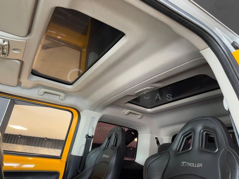 TROLLER T4 3.2 TDI 4X4 20V TURBO INTERCOOLER 2017/2017 GRIFFCAR MULTIMARCAS DOIS IRMÃOS / Carros no Vale TROLLER T4 3.2 TDI 4X4 20V TURBO INTERCOOLER 2017/2017 GRIFFCAR MULTIMARCAS DOIS IRMÃOS / Carros no Vale