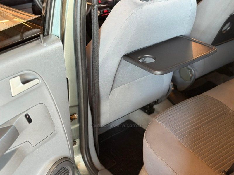 VOLKSWAGEN SPACEFOX 1.6 MI SPORTLINE 8V 2009/2010 GRIFFCAR MULTIMARCAS DOIS IRMÃOS / Carros no Vale