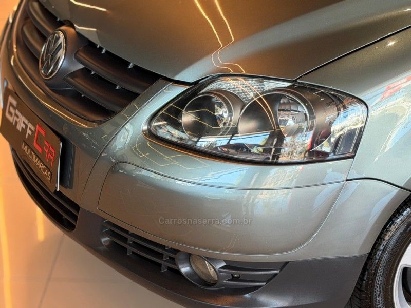 VOLKSWAGEN SPACEFOX 1.6 MI SPORTLINE 8V 2009/2010 GRIFFCAR MULTIMARCAS DOIS IRMÃOS / Carros no Vale