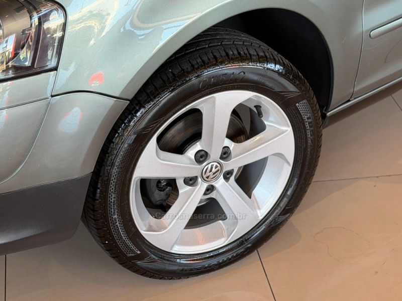 VOLKSWAGEN SPACEFOX 1.6 MI SPORTLINE 8V 2009/2010 GRIFFCAR MULTIMARCAS DOIS IRMÃOS / Carros no Vale
