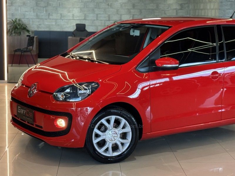 VOLKSWAGEN UP 1.0 TSI MOVE UP 12V 2015/2016 GRIFFCAR MULTIMARCAS DOIS IRMÃOS / Carros no Vale