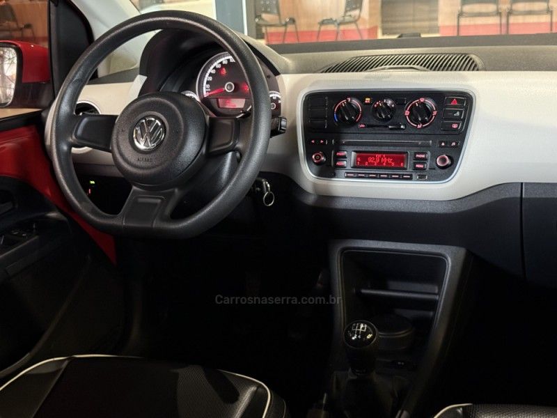 VOLKSWAGEN UP 1.0 TSI MOVE UP 12V 2015/2016 GRIFFCAR MULTIMARCAS DOIS IRMÃOS / Carros no Vale