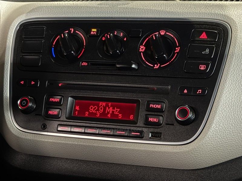 VOLKSWAGEN UP 1.0 TSI MOVE UP 12V 2015/2016 GRIFFCAR MULTIMARCAS DOIS IRMÃOS / Carros no Vale