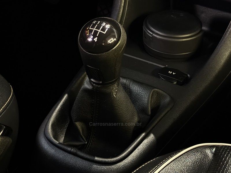 VOLKSWAGEN UP 1.0 TSI MOVE UP 12V 2015/2016 GRIFFCAR MULTIMARCAS DOIS IRMÃOS / Carros no Vale