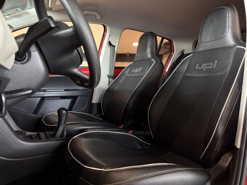 VOLKSWAGEN UP 1.0 TSI MOVE UP 12V 2015/2016 GRIFFCAR MULTIMARCAS DOIS IRMÃOS / Carros no Vale