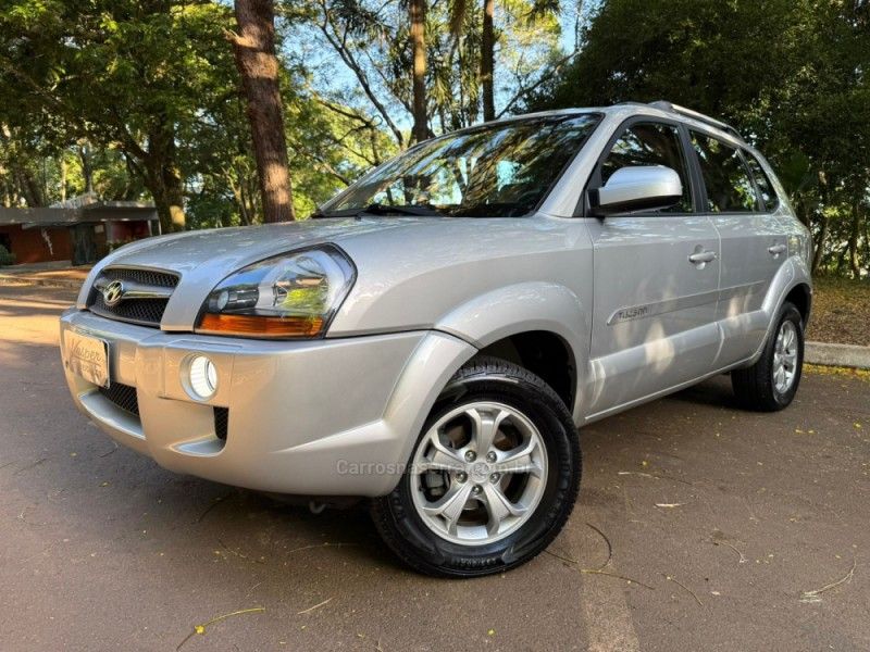 HYUNDAI TUCSON 2.0 MPFI GLS BASE 16V 143CV 2WD 2015/2016 KASPER VEÍCULOS DOIS IRMÃOS / Carros no Vale