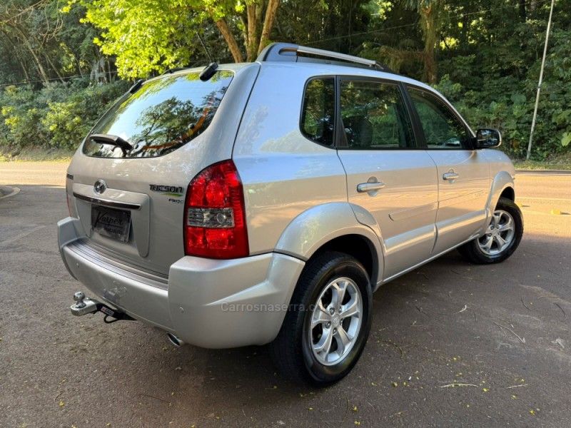 HYUNDAI TUCSON 2.0 MPFI GLS BASE 16V 143CV 2WD 2015/2016 KASPER VEÍCULOS DOIS IRMÃOS / Carros no Vale