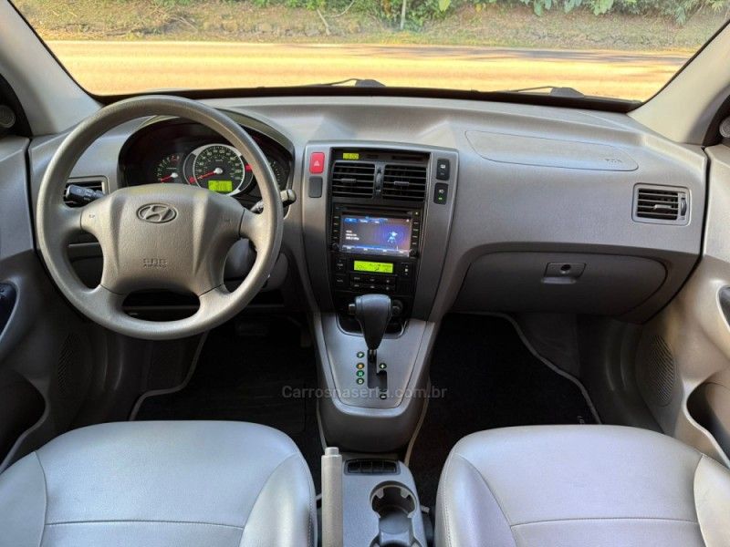 HYUNDAI TUCSON 2.0 MPFI GLS BASE 16V 143CV 2WD 2015/2016 KASPER VEÍCULOS DOIS IRMÃOS / Carros no Vale