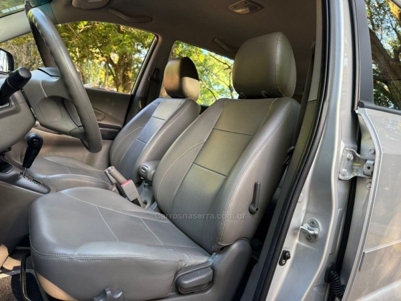 HYUNDAI TUCSON 2.0 MPFI GLS BASE 16V 143CV 2WD 2015/2016 KASPER VEÍCULOS DOIS IRMÃOS / Carros no Vale