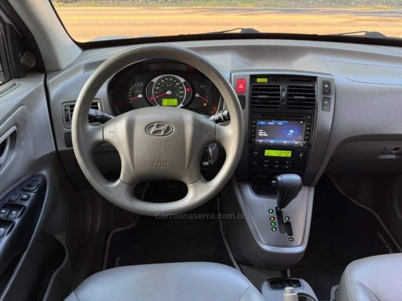 HYUNDAI TUCSON 2.0 MPFI GLS BASE 16V 143CV 2WD 2015/2016 KASPER VEÍCULOS DOIS IRMÃOS / Carros no Vale
