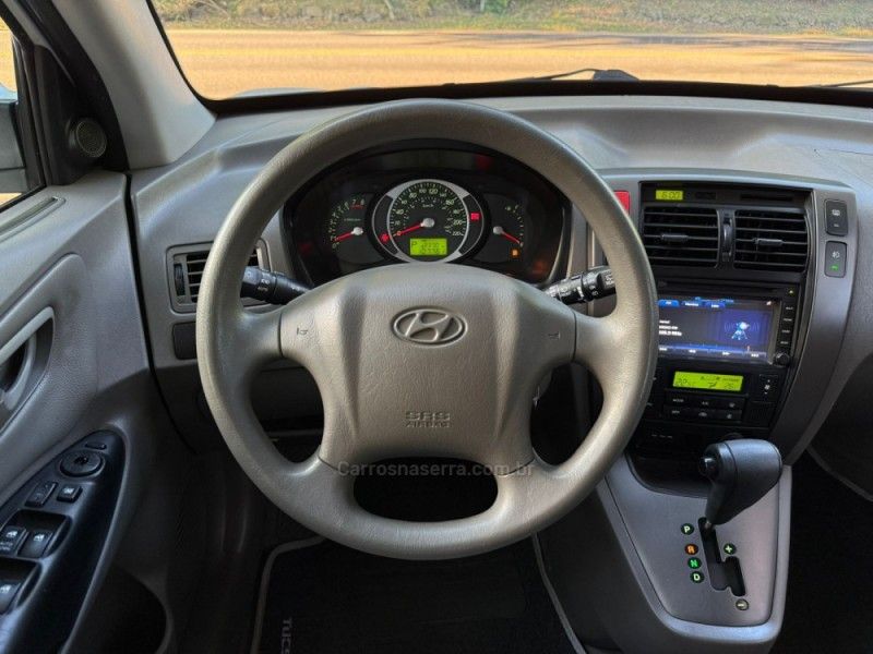 HYUNDAI TUCSON 2.0 MPFI GLS BASE 16V 143CV 2WD 2015/2016 KASPER VEÍCULOS DOIS IRMÃOS / Carros no Vale