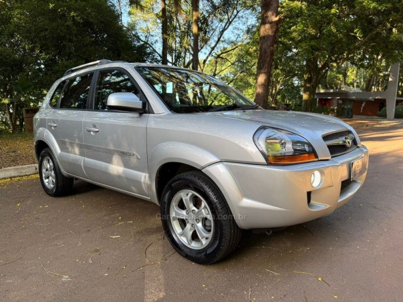 HYUNDAI TUCSON 2.0 MPFI GLS BASE 16V 143CV 2WD 2015/2016 KASPER VEÍCULOS DOIS IRMÃOS / Carros no Vale