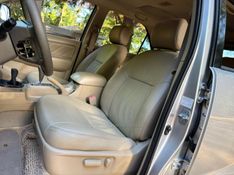 TOYOTA HILUX SW4 3.0 SRV 4X4 7 LUGARES 16V TURBO INTERCOOLER 2009/2010 KASPER VEÍCULOS DOIS IRMÃOS / Carros no Vale