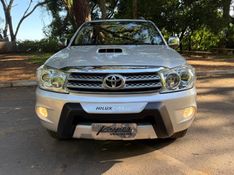 TOYOTA HILUX SW4 3.0 SRV 4X4 7 LUGARES 16V TURBO INTERCOOLER 2009/2010 KASPER VEÍCULOS DOIS IRMÃOS / Carros no Vale