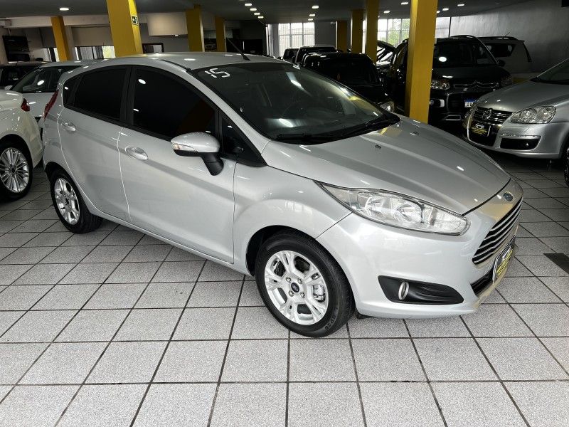 FORD FIESTA 1.6 SE HATCH 16V 2015/2015 PRIME MULTIMARCAS CAXIAS DO SUL / Carros no Vale FORD FIESTA 1.6 SE HATCH 16V 2015/2015 PRIME MULTIMARCAS CAXIAS DO SUL / Carros no Vale