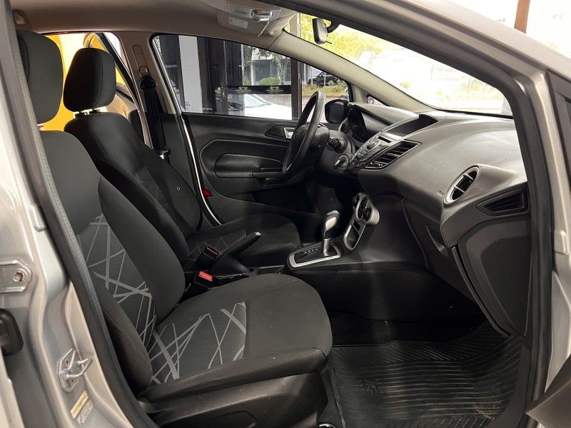 FORD FIESTA 1.6 SE HATCH 16V 2014/2015 PRIME MULTIMARCAS CAXIAS DO SUL / Carros no Vale FORD FIESTA 1.6 SE HATCH 16V 2014/2015 PRIME MULTIMARCAS CAXIAS DO SUL / Carros no Vale
