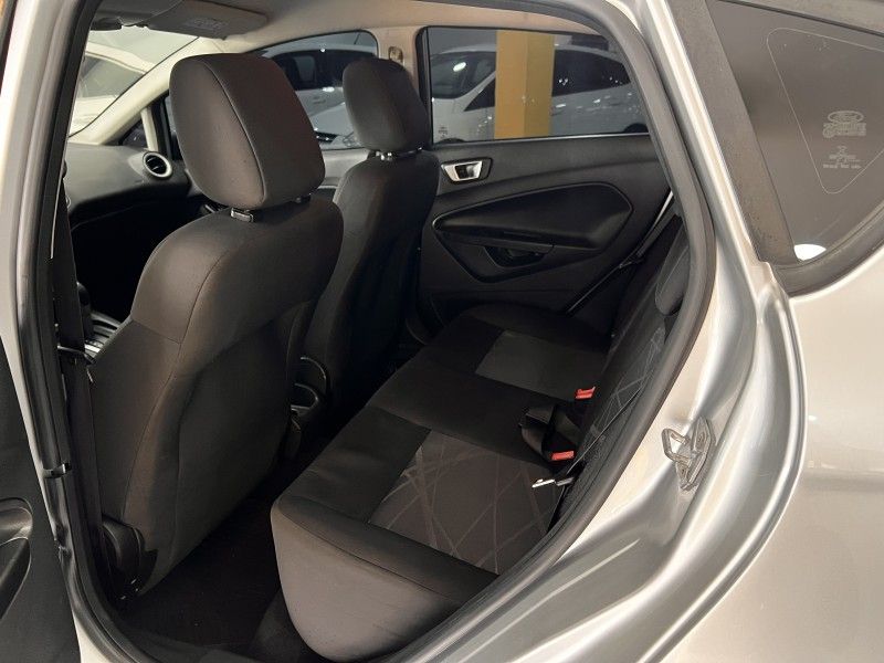 FORD FIESTA 1.6 SE HATCH 16V 2015/2015 PRIME MULTIMARCAS CAXIAS DO SUL / Carros no Vale FORD FIESTA 1.6 SE HATCH 16V 2015/2015 PRIME MULTIMARCAS CAXIAS DO SUL / Carros no Vale