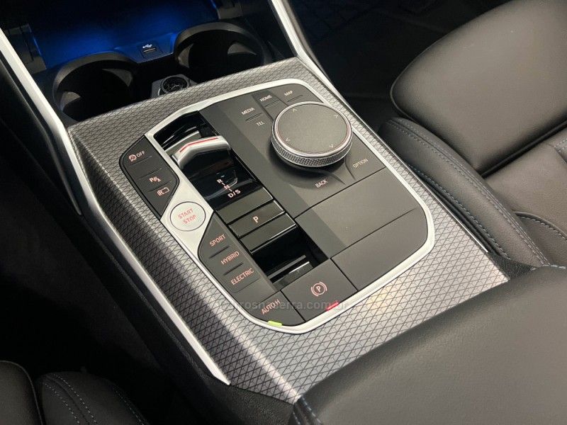 BMW 330E 2.0 M SPORT 16V TURBO HÍBRIDO 2023/2024 ÓTIMA CAR FLORES DA CUNHA / Carros no Vale