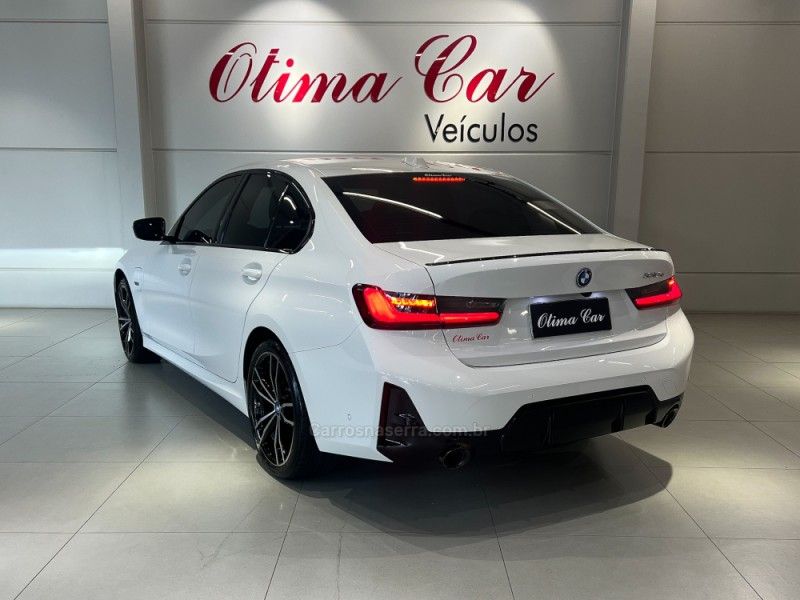 BMW 330E 2.0 M SPORT 16V TURBO HÍBRIDO 2023/2024 ÓTIMA CAR FLORES DA CUNHA / Carros no Vale