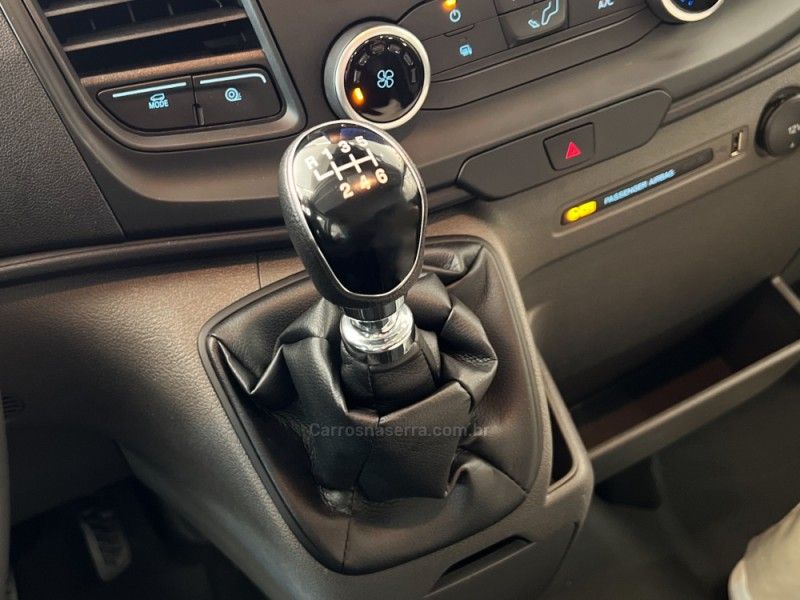 FORD TRANSIT 2.2 PASSAGEIRO TURBO 3P 2022/2023 ÓTIMA CAR FLORES DA CUNHA / Carros no Vale